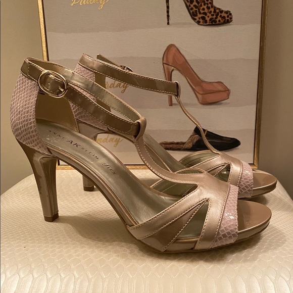NWOB Ann Klein flex T Strap peep toe heels - Picture 1 of 3